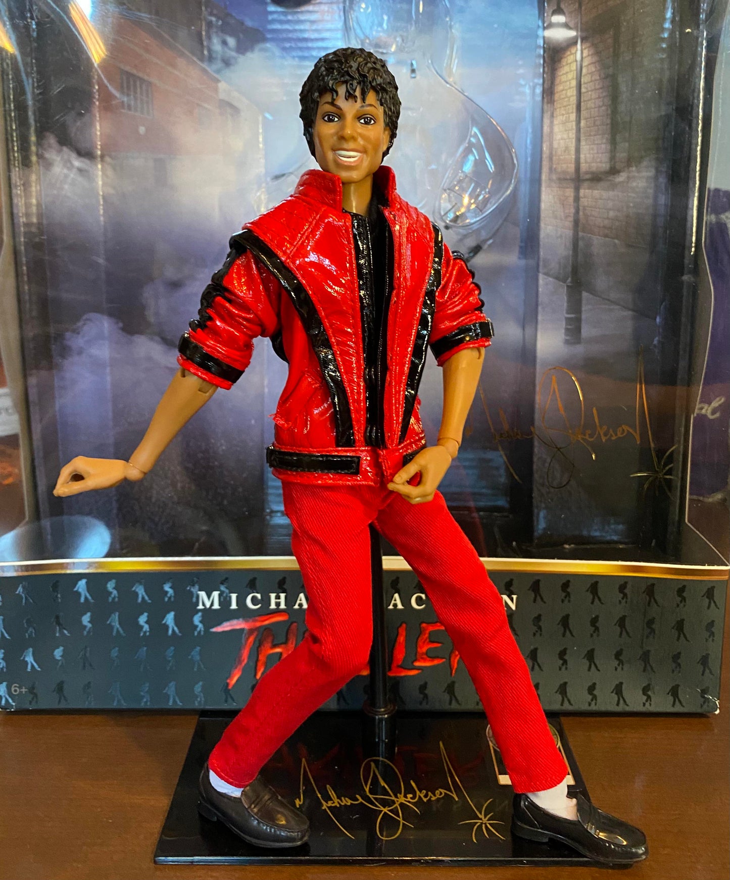 PlayMates - Michael Jackson - thriller version