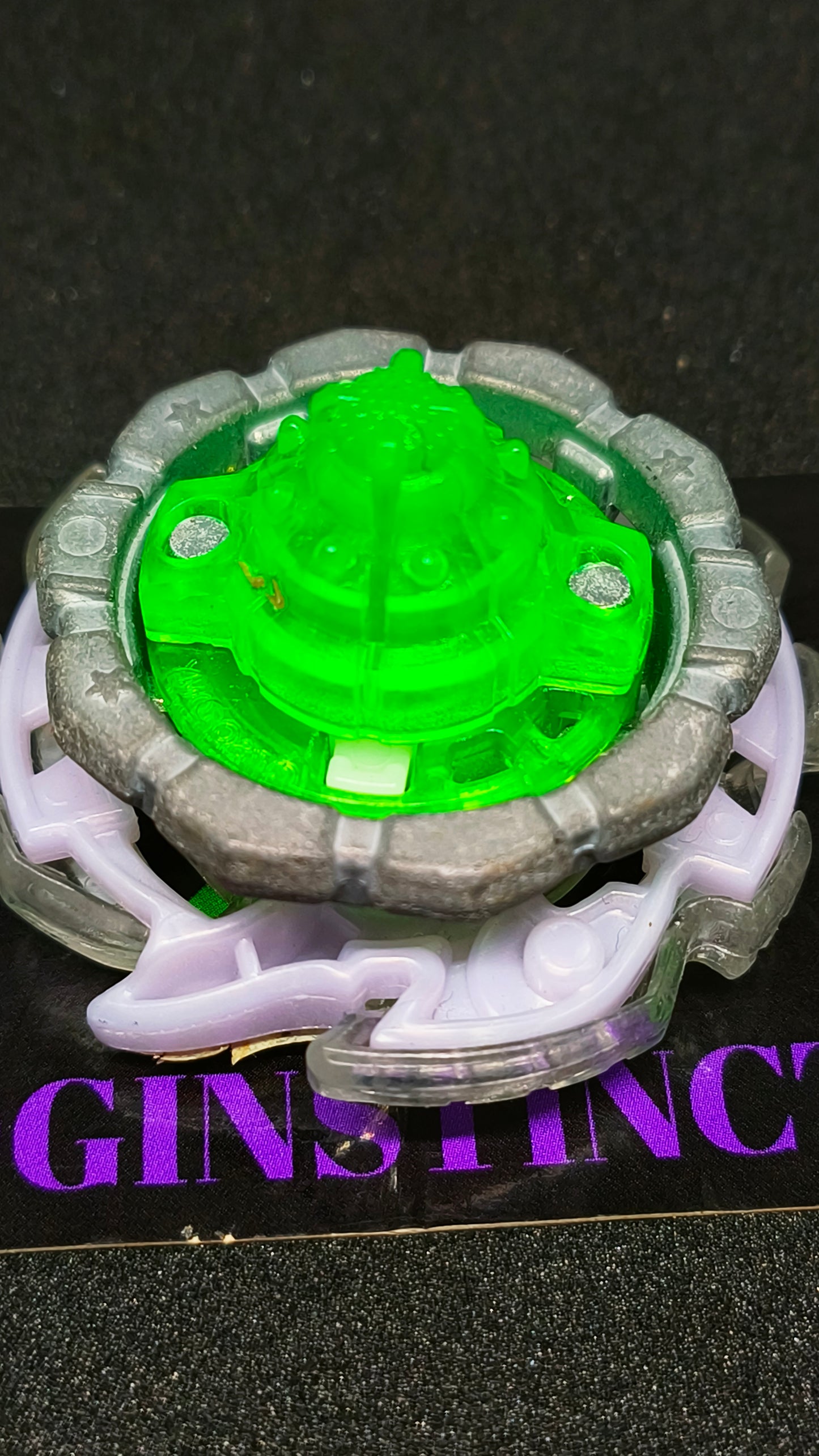 यूनिकॉर्न डाउन नीडल को अनलॉक करें (ए)