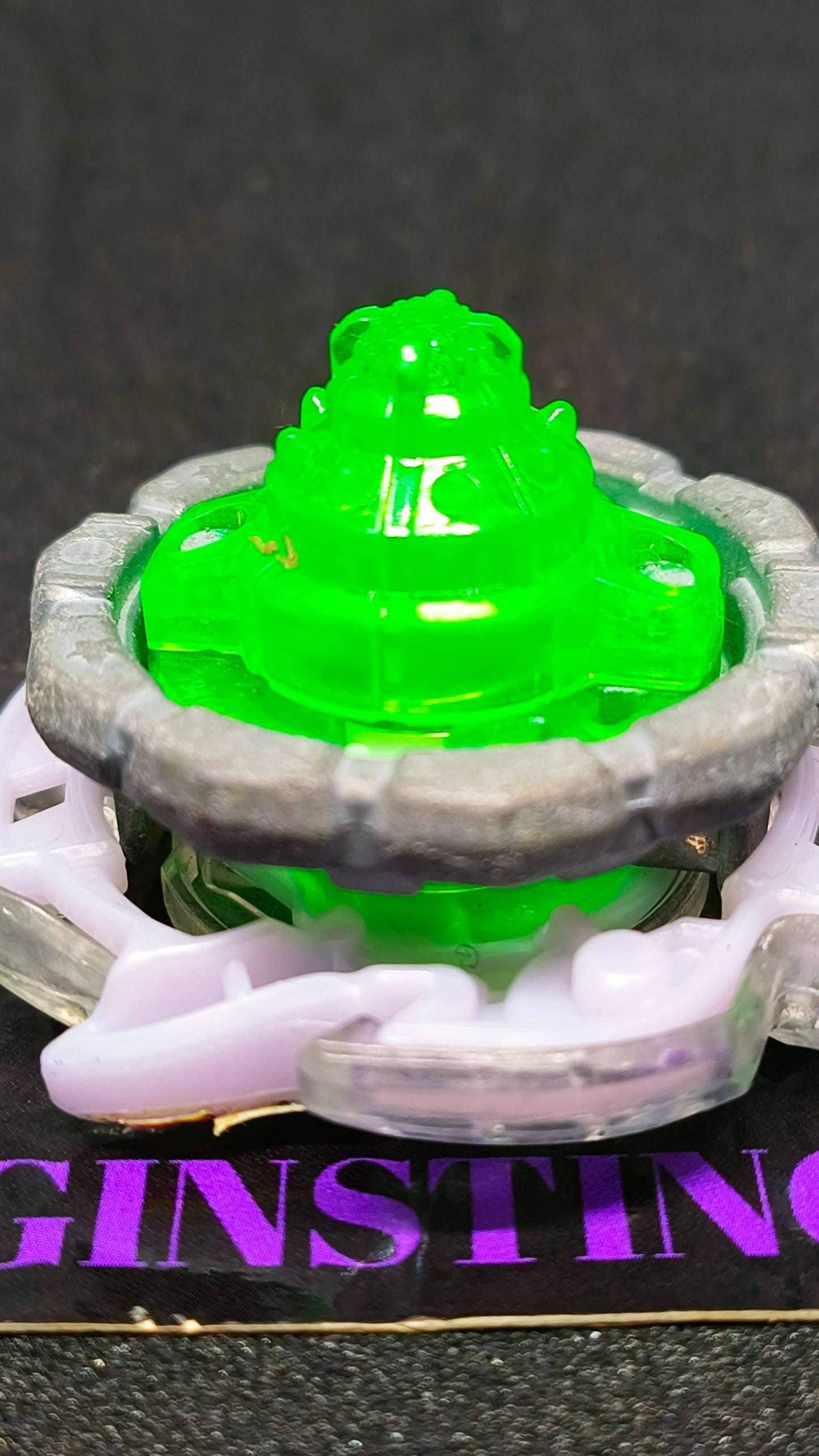 यूनिकॉर्न डाउन नीडल को अनलॉक करें (ए)