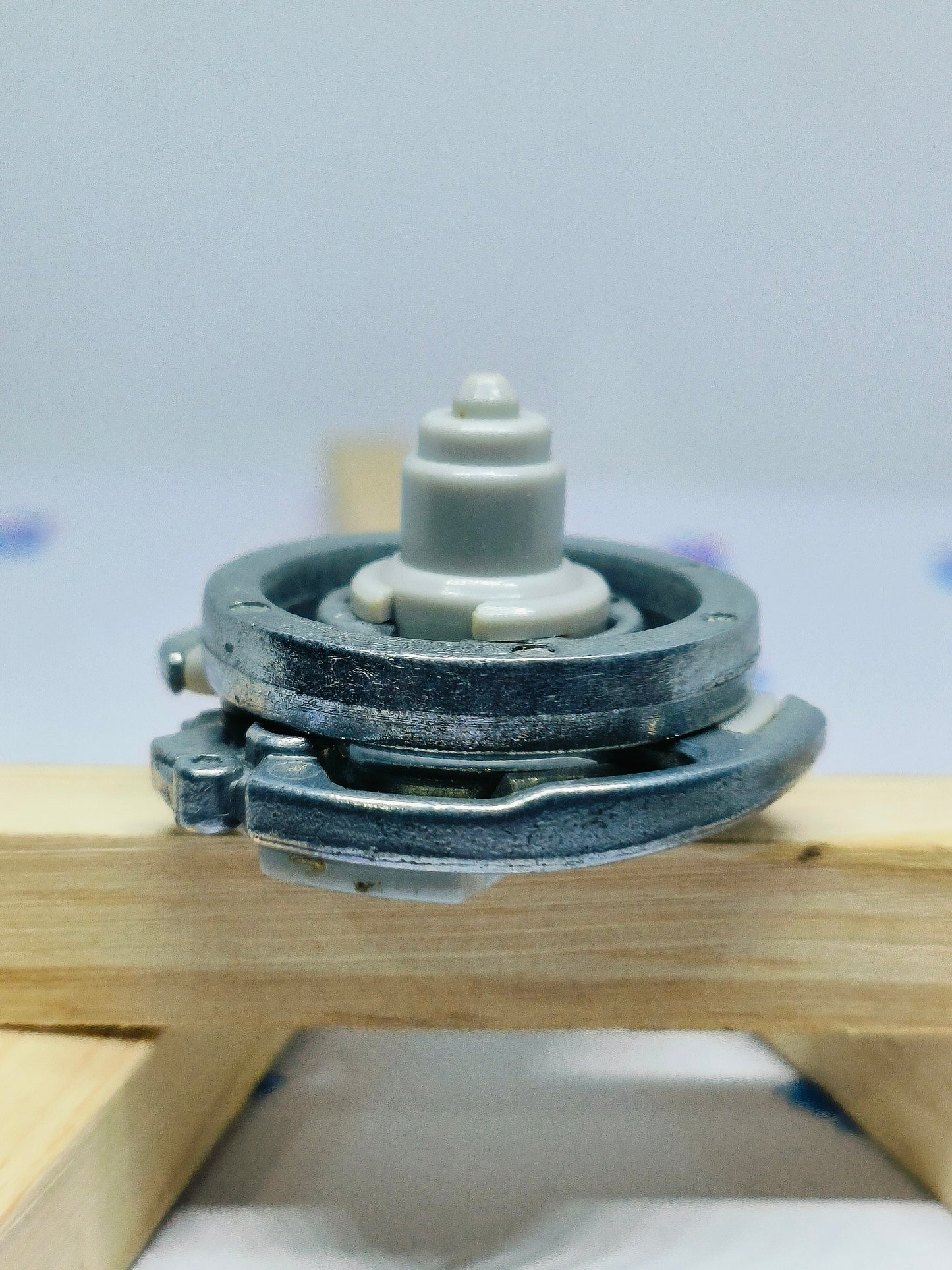 Driger MS WHITE VERSION - TAKARATOMY BEYBLADE HARD METAL SYSTEM