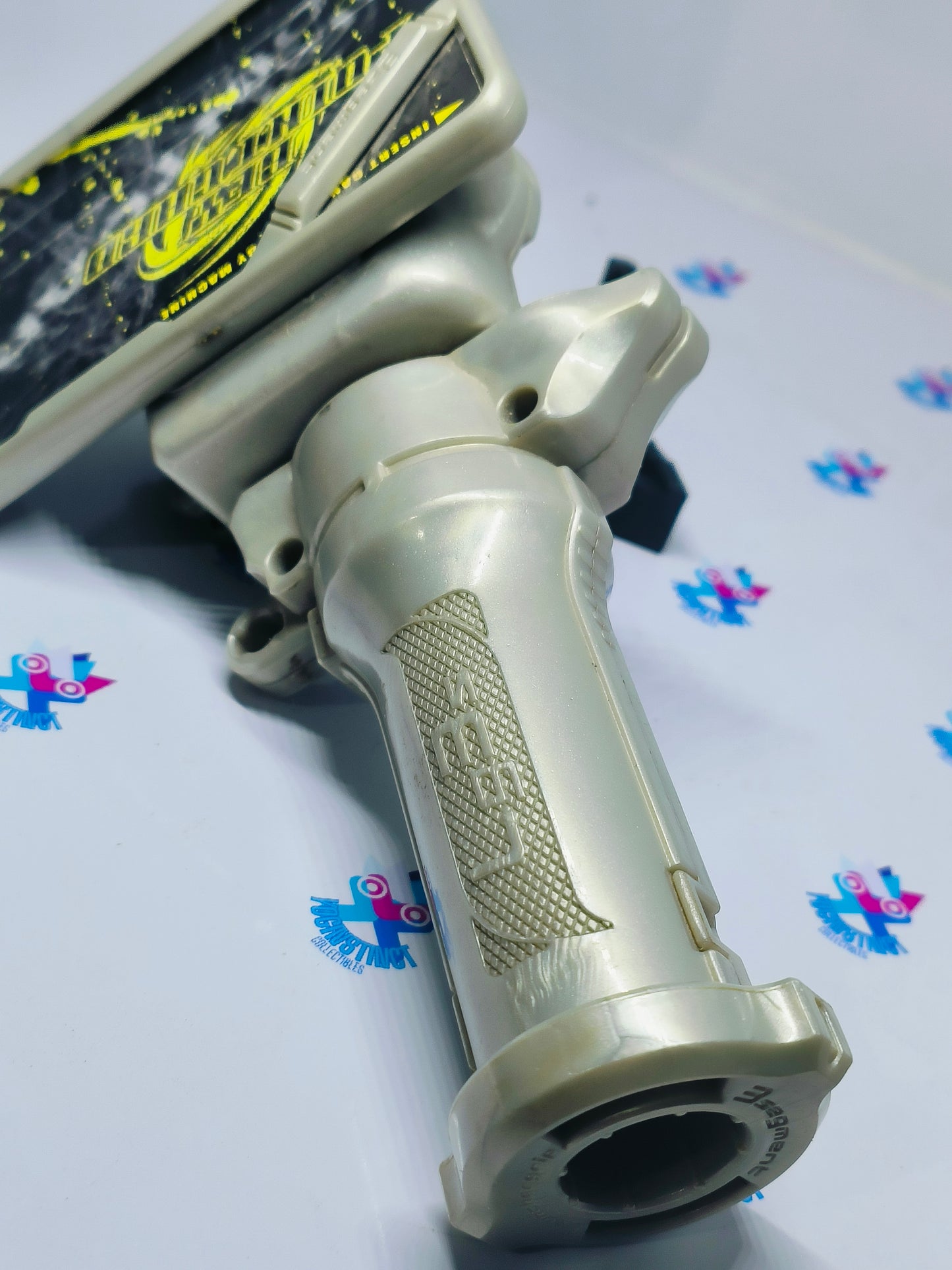 (BB-107) 3-Segment Launcher Grip white with Beypoint card (Metal Saga)