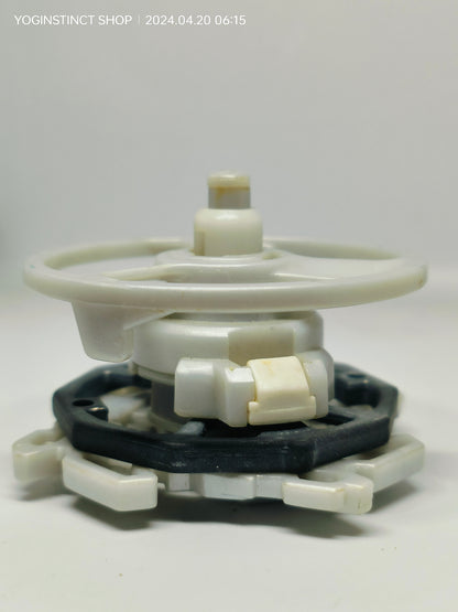 A-64 White Cyber Dragoon (A) - Takaratomy Beyblade: V-FORCE
