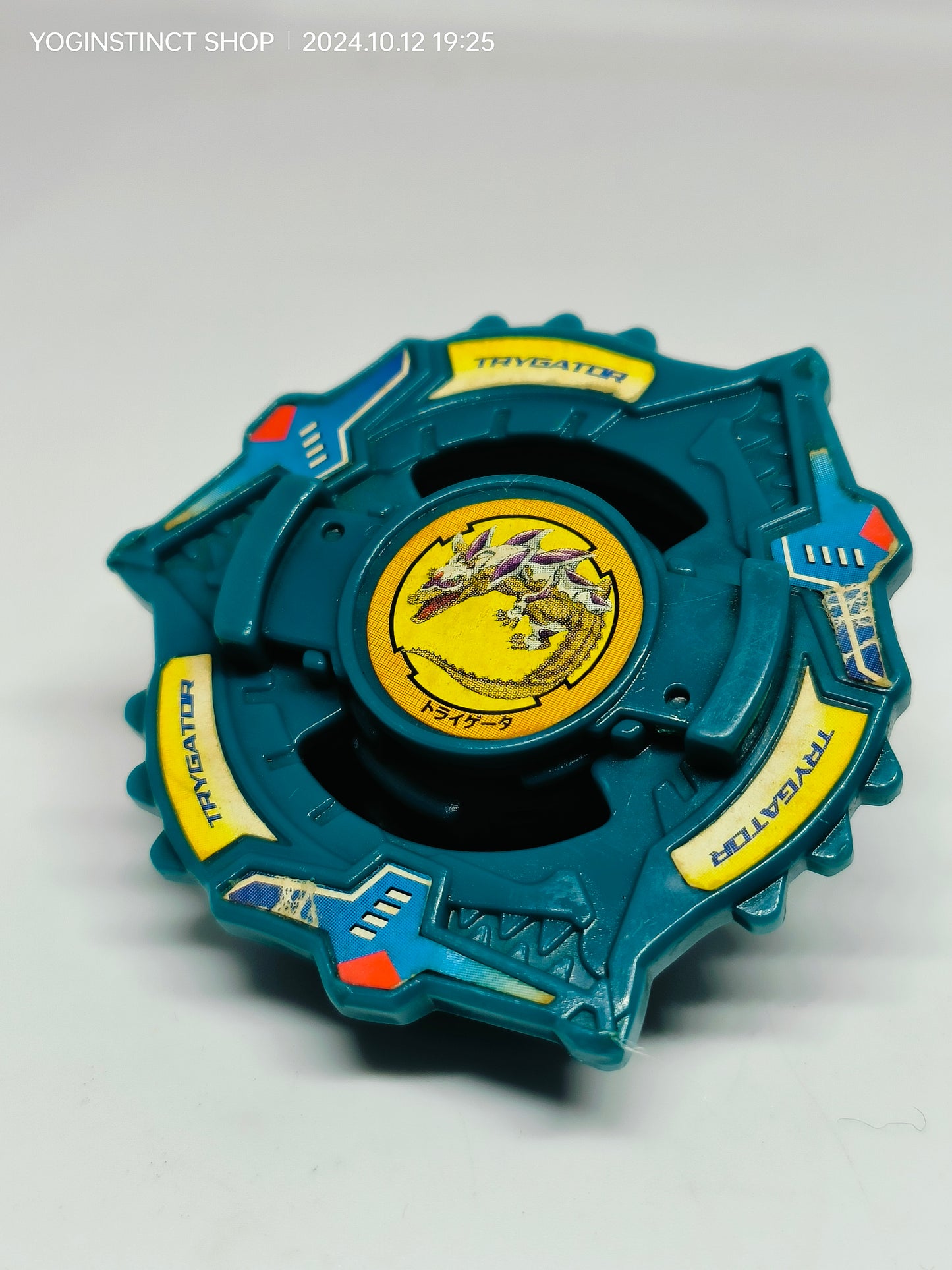 Trygator  - Takaratomy Beyblade G-revolution