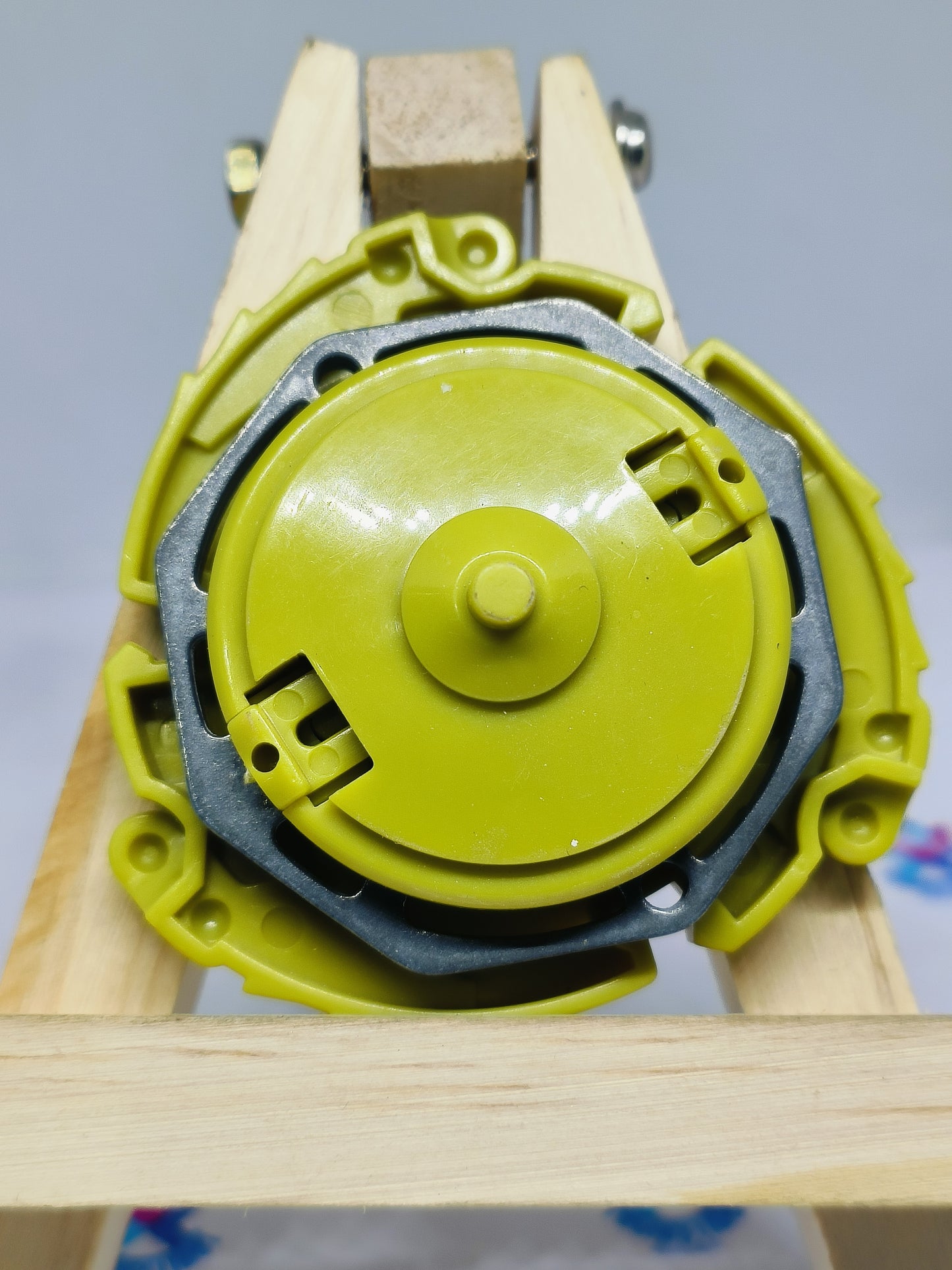 A-40 Seaborg 2 (lime green version) - Takaratomy Beyblade: Shoot